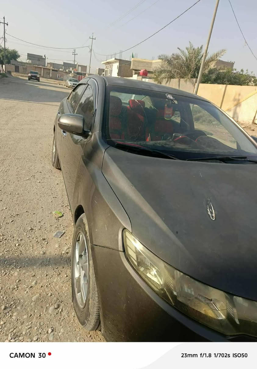 السلام عليكم جميعاً كيا سيراتو خليجي موديل 11 رقم سليمانيه  محرك 1600  كير ومحرك مكفولات تخم تاير جديد صدر امامي وخلفي جديد تبريد🥶 وتدفئه السياره مكفول سياره مال جناي السعر 105 وبيها مجال العنوان واسط الزبيديه قريه ام سنيم.للاتصال 
***********
