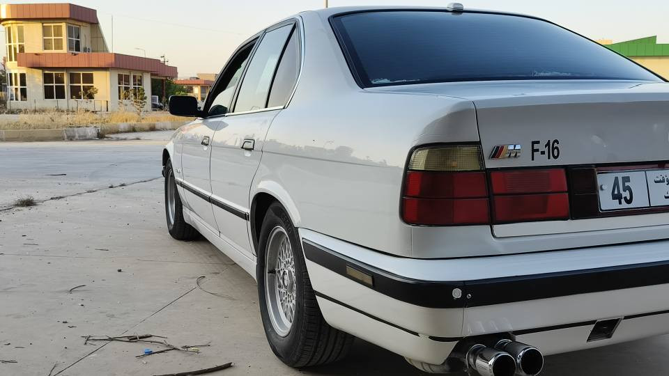 BMW e34 1995 - 520i 
بیلاد گێر عادی مەکینە کەپس بووغاری هیچ نییە
بـــۆفرۆشتن 
کامل بیلاد ماوەتەوە 
تەبرد سارد و گەرم
تەلەفون بیلاد
سیدی بۆکس
دەبڵ ئێرباک 
دەبڵ چەکمەجە
جەگی بیلاد 
چــوار جام کارەبا ئۆتۆ
سلاید
شاشە ئایپاد و کامیرا 
ئاوێنە گوی بەرخ کارەبا
قـفڵ مەرکەزی 
چوار تایەی لۆک
سەقفی بۆیاخی نییە وەک خۆی ماوەتەوە
کارەبای کامل مەزبوت زۆر پاک ماوەتەوە دەعمی نییە 
ئاڕم پلاستیــک هەولیر بەشەرتی ئاڕم و ئەوەلیات
ڕەقەم پلێتی ئەسڵی 
ڕەقەم تەلەفون *********** حلبجة, السليمانية
