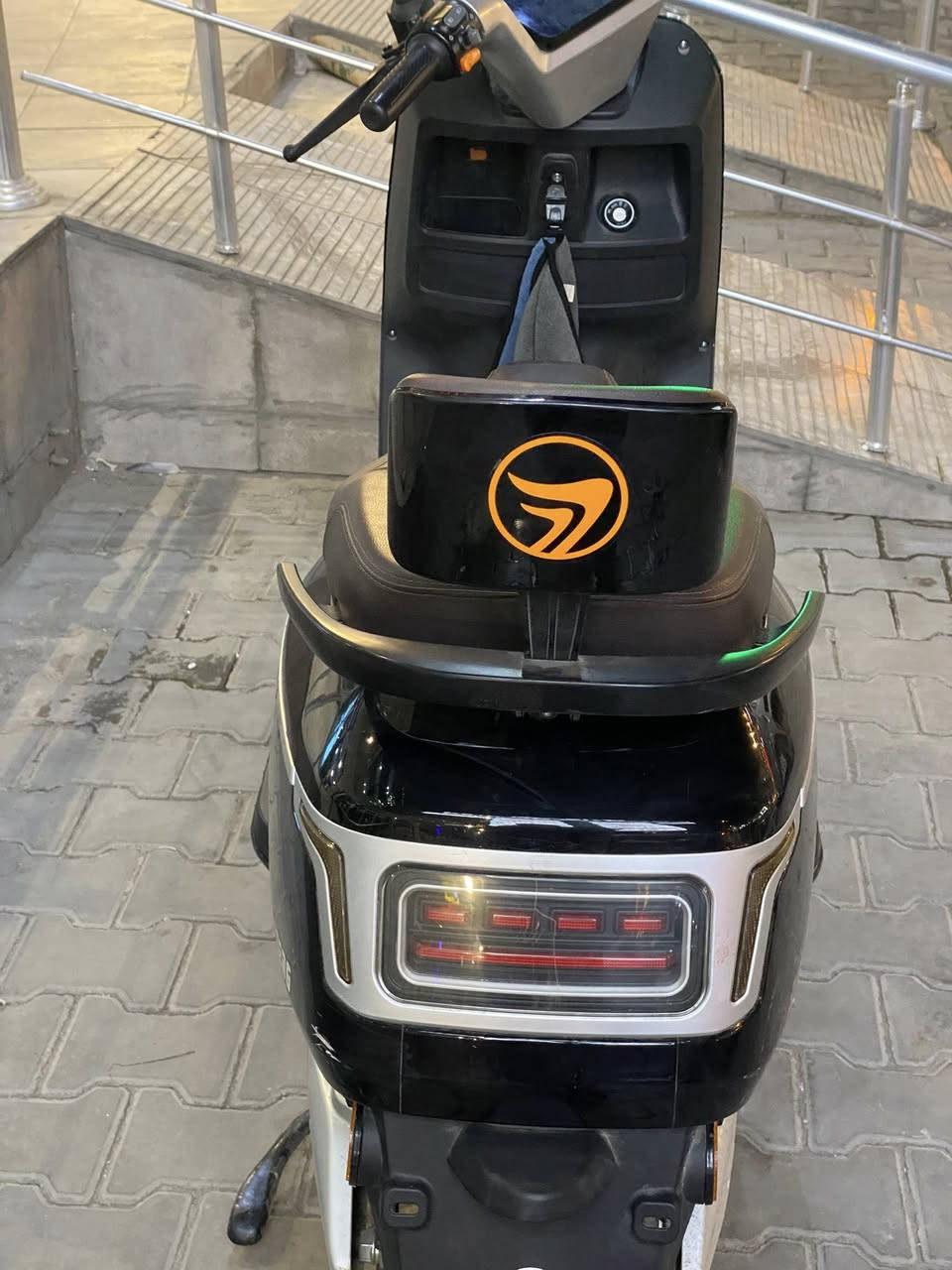 دراجه شحن للبيع  صارلها عندي ٨ اشهر اخذتها بمليون و١٠٠ الف من شركة فوجي بل صدريه   اني عارضها ب٨٥٠  ماشالله خير من الله بطاريات مالتها فول فول دراجه ثكيله ورزنه الله شاهد وضخمة   سبب البيع اريد اخذ دراجه مرقمه اشتغل بيها توصيل لئن شحن متفيد بل توصيل بس للاستخدام الشخصي


**إذا كنت صاحب هذا الإعلان وتريد حذفه لأي سبب، رجاءا أرسل رسالة إلى الدعم الفني**