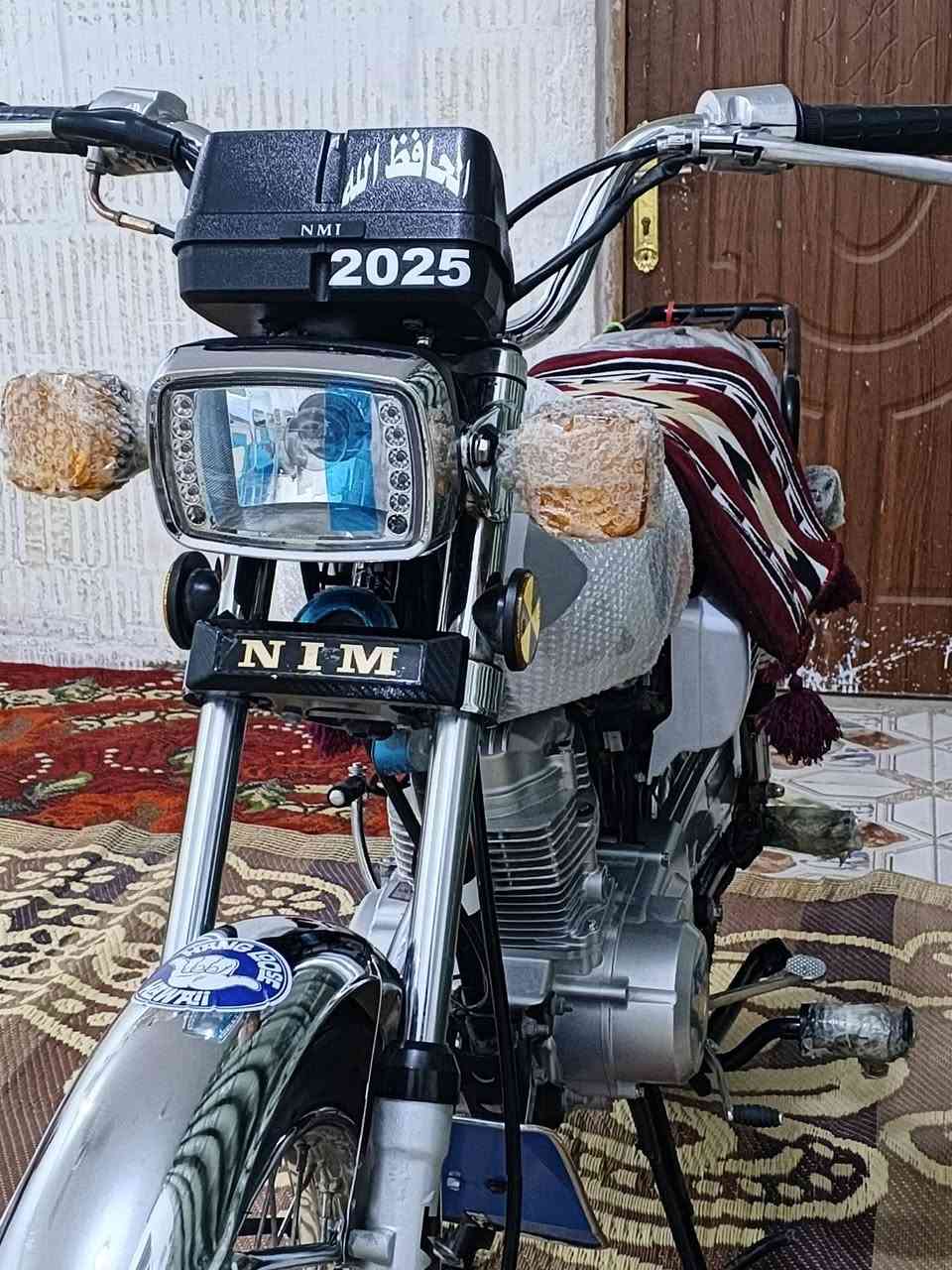 هلاوو شباب للبيع سكنر 25 شبه اصلي 3احرف دراجه بلايلون بعده جديده كلش 
عشرط مكينه كلش ناعمة مديل 2025 طالعه ب26 شهر 5 يعني صارله مصارله هواي 
مكاني كوت سعره مناسب لنضافته جوه سوك ابيع 
***********
