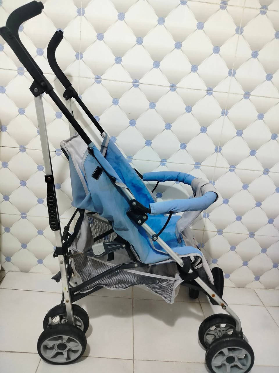 للبيع عربانة بالة عوجية جلوس و منام 
و تطبك
سعر 20
يوجد توصيل


**إذا كنت صاحب هذا الإعلان وتريد حذفه لأي سبب، رجاءا أرسل رسالة إلى الدعم الفني**