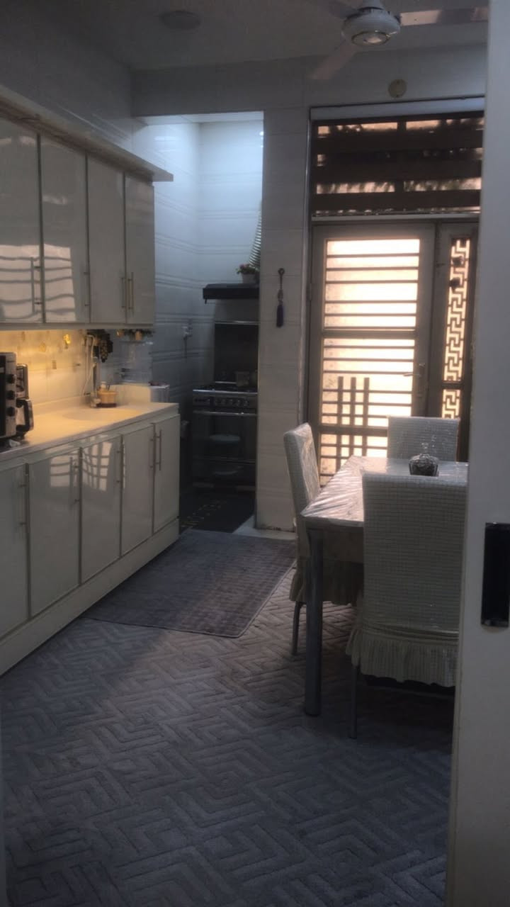 مشتمل حديث للبيع
المساحة:85م. واجهة:4.25م نزال:20م

يحتوي على مدخلين استقبال مطبخ خدمات وغرفة نوم

وغرفتين نوم وخدمات في الطابق الثاني

للاستفسار اكثر الاتصال على الرقم التالي 
*********** 
او مراجعة مكتب الدار للوساطة العقارية الكائن في حي البنوك بداية شارع الكنيسة من جهة الجسر
