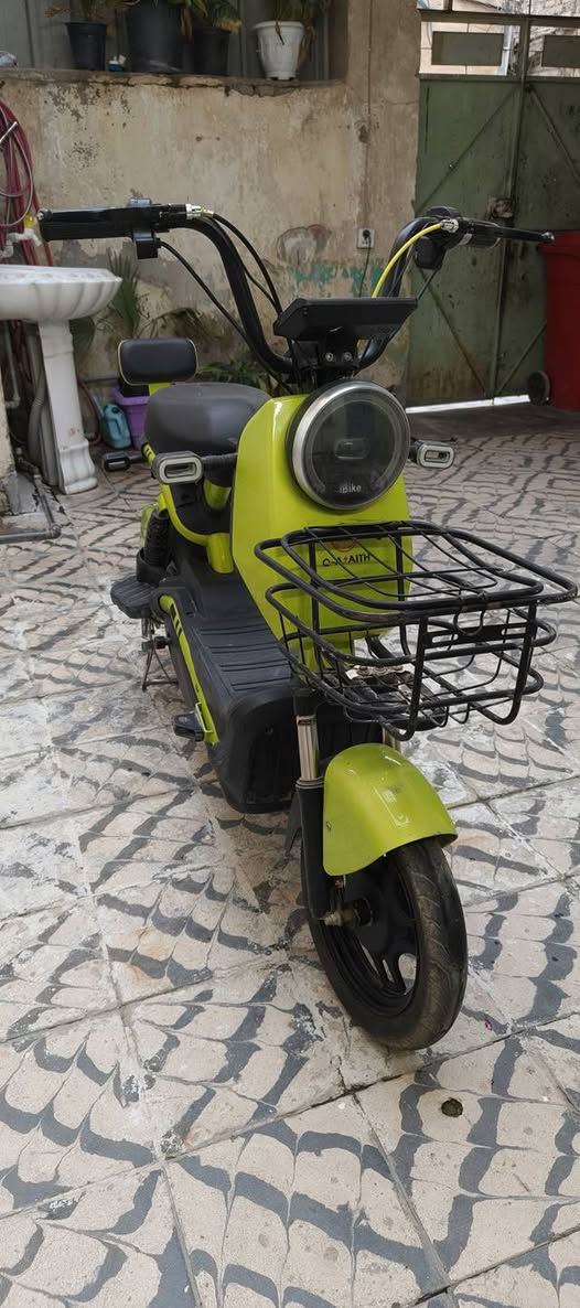 السلام عليكم 
دراجه شحن للبيع 3 سرعات بس سرعه 3 ما جاي تشتغل ما اعرف ليش جاي تشتغل سرعتين فقط نضيفه يرادلها شوي ترتيبات كهربائياتها كلها شغاله نقص بيها دواسات مال رجل ويدات مال بايدر فقط سعر 175 قفل موجود خاص واتساب *********** مكاني بغداد شعله قرب سوق ساحه
