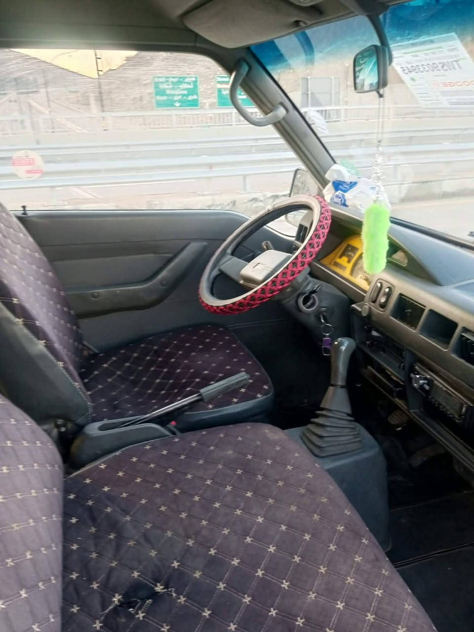 مستر بۆشی بۆ فرۆشتن
2009

گێر مەکینە اکسل بەشەرت

تەحویل خرامەبەشەرت 

بێ تەقەو رەقەیە 

ساردوو گەرمی مزبووتە

سەیارەکە بێ مەسرەفە 

دووسێ پارچەی بۆیەخە من بەحیزام دەیفرۆشم

براوەو تەحویل شانسی بەشەرت
***********
***********
تکایە ئەگەر مشتەری نامە بنێرە نەک تەنیا بۆ نرخ
