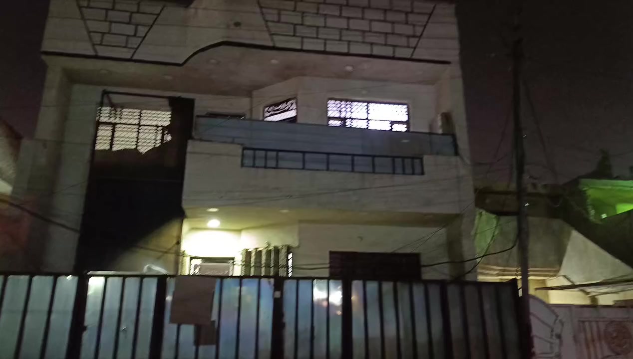 بيت للأيجار طابق ثاني ١
وبيت ايجار ارضي 
عنوان شرطه خامسه شارع جامع كبيسي تطلع كبل كبال نت شكيب شارع ركن مالته افران ميسلون تدخل بل شارع رابع فرع بيت طابق ثاني غرفتين نوم + صاله + مطبخ + حمام + سطح 
وبيت ارضي غرفة نوم + صاله + مطبخ + حمام 
حاب يستفسر يجي للعنوان ويدلل لبيوت نضيفه
***********
