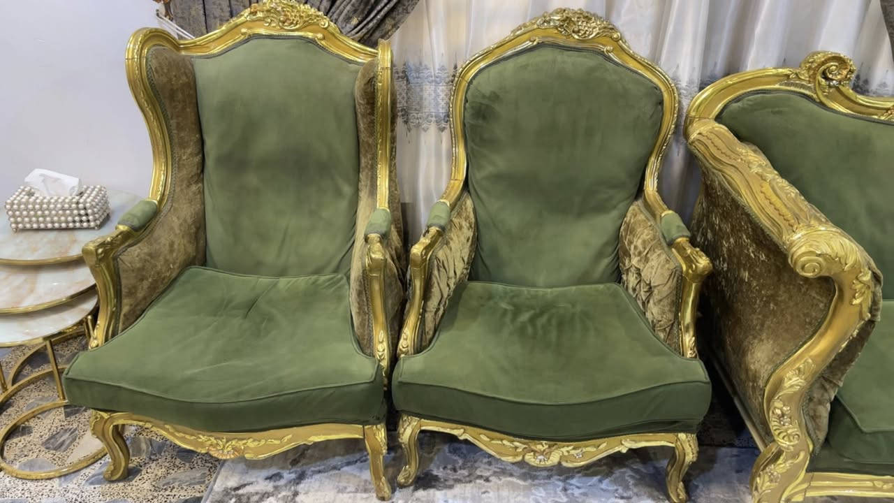 السلام عليكم طقم مصري زان ثلاثيه عدد 2 + كراسي عدد 4 + طاوله وسطيه ونضافته مثل الي ب الصور خير من الله 
السعر 600 الف وبي مجال انشاءالله 
العنوان البياع مواصلات الخامسه 
الاستفسار 
*********** 
***********
