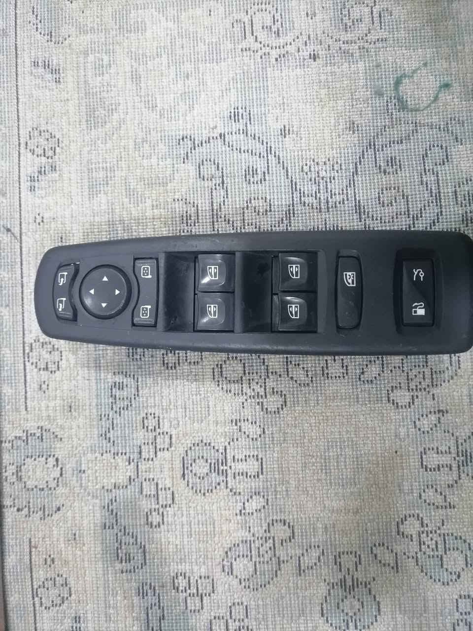 للبيع شريط استيرن رينو فلونس حاويه كص مع تحكم لايت مال حاويه كص الاستفسار ***********
