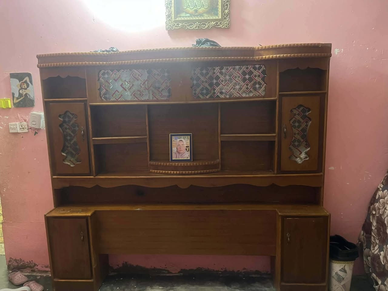 من رخصة المسؤول يوجد غرفة نوم خشب صاج عراقي 6ابواب ملحق للبيع السعر 650وبي مجال العنوان الرمانة البوعبيد الاستفسار ع رقم ***********
