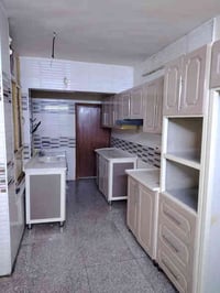 كاونتر مع سنك 4 أمتار و60 خشب Hdf  والأسطح كرانيت  بيع جداً مستعجل  مك...