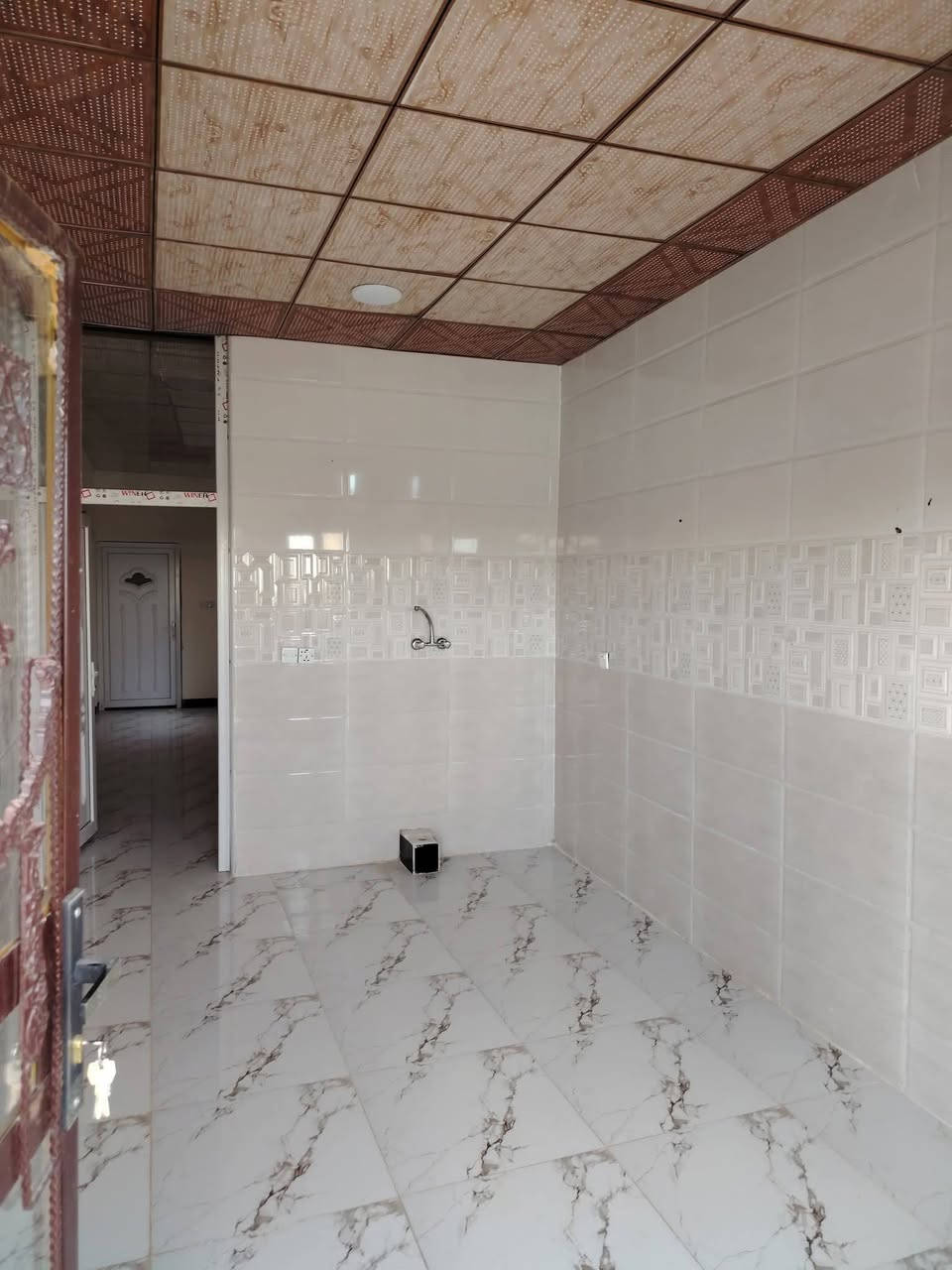 السلام عليكم مشتمل بدون اثاث  للايجار طابق ثاني متكون من استقبال ومطبخ وغرف نوم ٢ وصحيات العنوان القادسيه حي الجامعه  قرب مدينه الألعاب مجاور ماركت المنارة للاستفسار الاتصال على الرقم ***********
