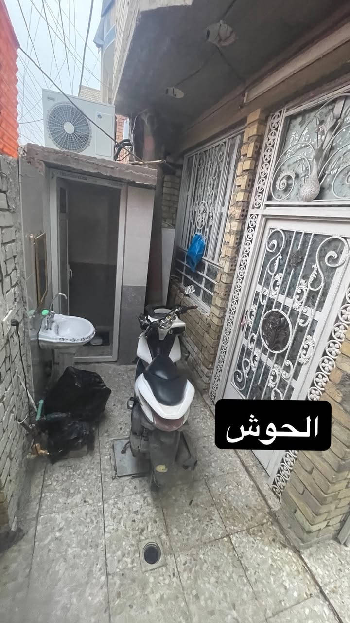 السلام عليكم/ بيت للبيع المساحة 100 متر طابق ونص بناء حديث ونظيف اي نقوصات ما بيه فقط البيتونة معمولة زفت فقط فقط اما النواحي الباقية كلها على اكمل وجه مكان البيت ام الكبر والغزلان ( منطقة ابو درع ) مقابيل قطاع 78 فرع انشائية العطواني المنطقة مقرنص وكهرباء ومجاري اجلكم الله كلها كاملة خير من الله فروع اعراض والمنطقة معروفة 
للاستفسار اكثر الاتصال على هذا الرقم : ***********
