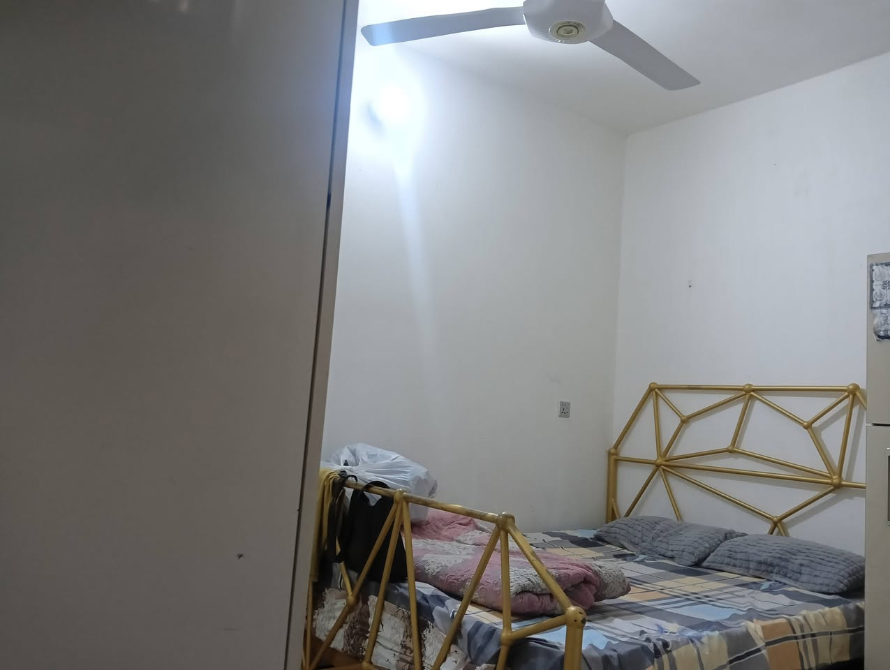 السلام عليك مشتمل 50 متر تجاوز للبيع ساحة الحمزة مجاور منظمة بدر يحتوي على غرفة + استقبال +مطبخ+ حمام تواليت وترك للاستفسار ***********
