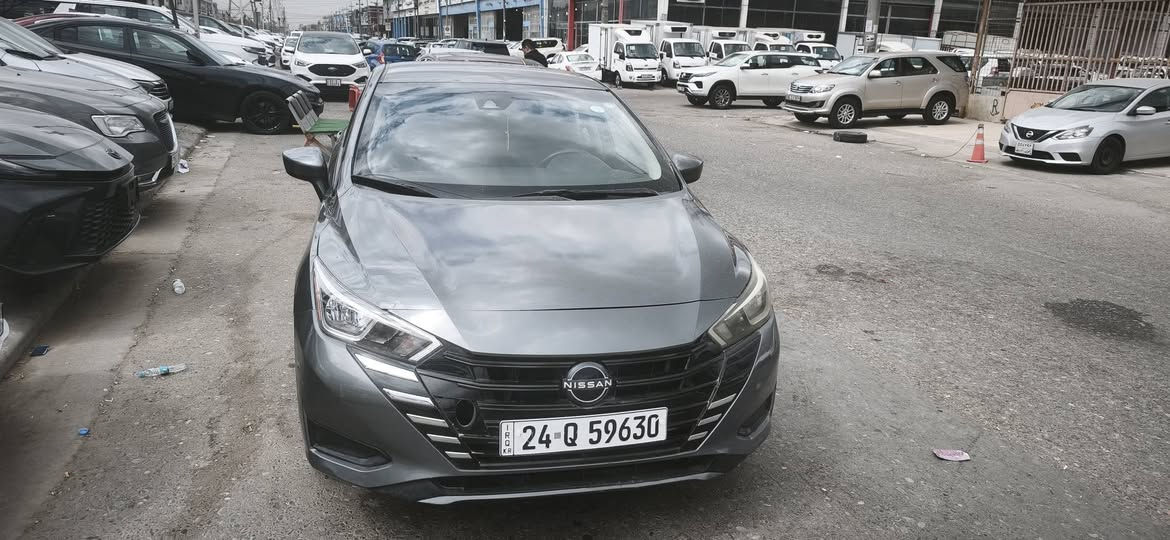 🚘 نيسان فيرسا 2024. وارد امريكي 
🔹 محرك 1.6 لتر 4 سلندر
🔹 قوة 122 حصان
🔹 قير CVT اقتصادي
🔹 صرفية ممتازة للبنزين
🔹 شاشة + Apple CarPlay + Android Auto
🔹 كاميرا خلفية وحساسات
🔹 تشغيل بصمة وستارت
🔹 داخلية مريحة وعملية
🔹 مناسبة للاستخدام اليومي والتكسي
📌 الأضرار: 3 قطع خفيفة
📌 الممشى: 63 ألف كم
📌 تحويل وكالة
📌 رقم دهوك / جاهزة للنقل
💰 السعر: 12,500 دولار


**إذا كنت صاحب هذا الإعلان وتريد حذفه لأي سبب، رجاءا أرسل رسالة إلى الدعم الفني**