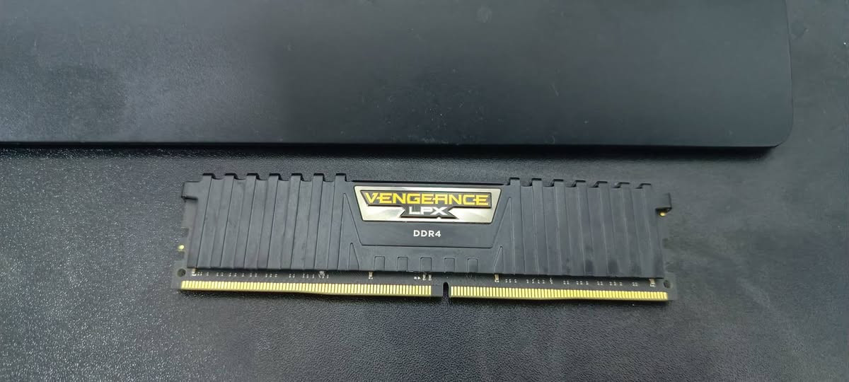 رام Corsair vengeance 16GB DDR4
السعر 85 الف 
بغداد
***********
