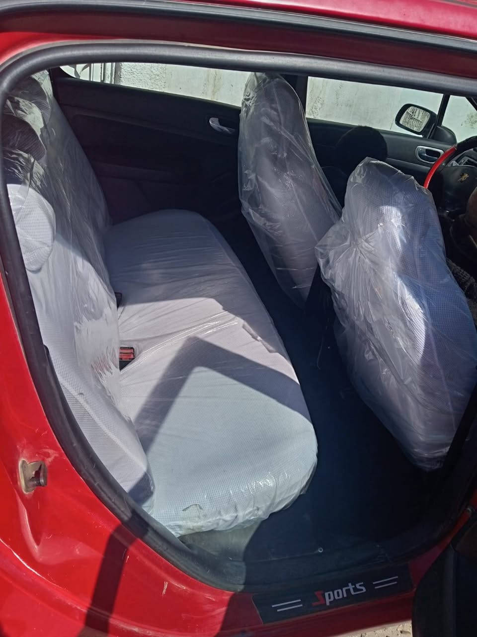 السلام عليكم عندي بيجو 307موديل 2005سياره نضيفه رقم بغداد وجاهزه   لتفاصيل أكثر تواصل خاص او ***********
