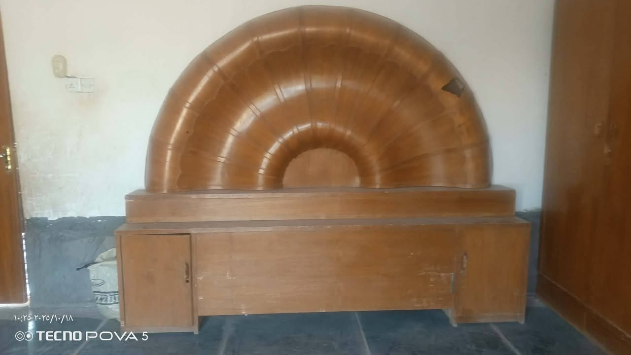 البيع غرفه مع بوفيه السعر ٢٠٠ الف العنوان الديوانية ***********
