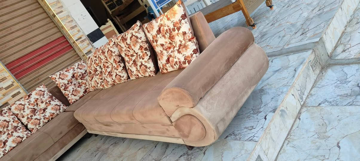 ديوان تركيا ابو الكوشات نظيف اي عيب ما بي سعره 225 
معرض ومعمل سند للبيع وشراء الاثاث المنزلي جديد ومستعمل داقوق سايدين العشاير قرب صيدليه النعيم دكتور خليل يوجد لدنيا تفصال قنفات وديوان حسب الطلب وباحدث الموديلات الاستفسار ***********@***********
