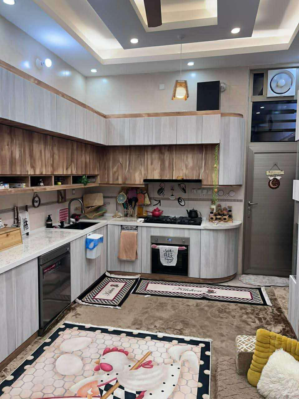 دار سكني للبيع  | طابو صرف | تقية اولى
_______________________________
 
 المساحة | 250 م2
_______________________________
تفاصيل  بناء حديث جداً 2024  :
🔹 طابقين  كونكريت : 
5 غرف نوم 
 استقبال + صالة2 + مطبخ + صحيات متكاملة 
______________________________
ملاحظة : الدار يحتوي طاقة شمسية 20 امبير
بطراز مودرن بأرضية مرمر ومنور يحتوي  شلال
بالاضافةالى سبالت عدد 10 مع الدار .
______________________________
للاستفسار اكثر زورونا في مكتبنا الكائن في :
ديوانية - الجزائر- مقابل برج الامراء 
مجاور مستشفى الحياة للعيون - د.حسنين
او الاتصـــال على الارقام
***********
***********
