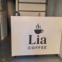 ميز كافية نظيف جدا و رفوف تعليك للبيع مستعجل جدا للتواصل  07749166725 ...