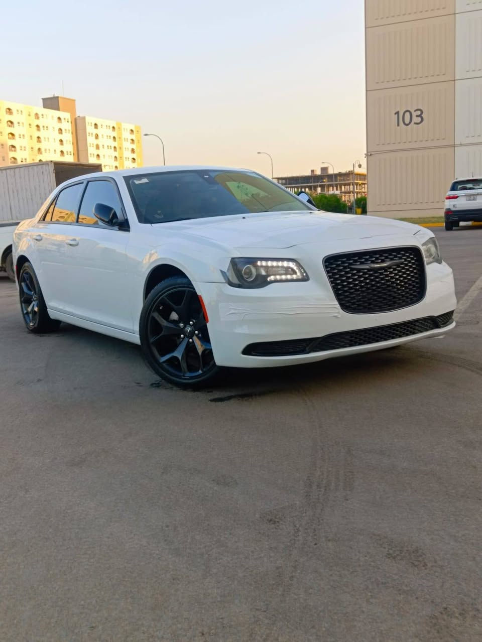 السلام عليكم للبيع كرايسلر  TOURING C300 جديده جدآ نظافة الزيرو رقم بغداد الدولي بسمي
#موديل_2023

#محرك_V6_3600 تو ويل 

#ماشية_16 الف و قابلة للزيادة

#اللوحة بغداد بسمي 

السياره بدون حادث فقط شبر بل سكن الأيمن وبارد بجاملغ الايسر والبنيد بارد قليل حادث فقط بارد مكفوله من فتح برغي واليرباك راجع سستم شركه

للاتصال ***********
