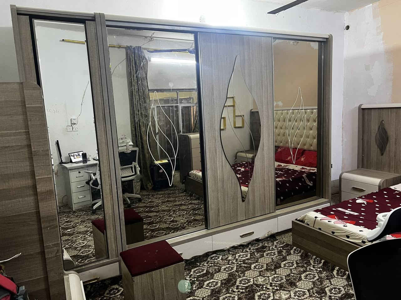 غرفة نوم مستخدمة نضيفة 8 قطع
السعر 550 
العنوان ؛ بغداد الكريعات شارع الكويتي 
***********
للحجز واتساب
