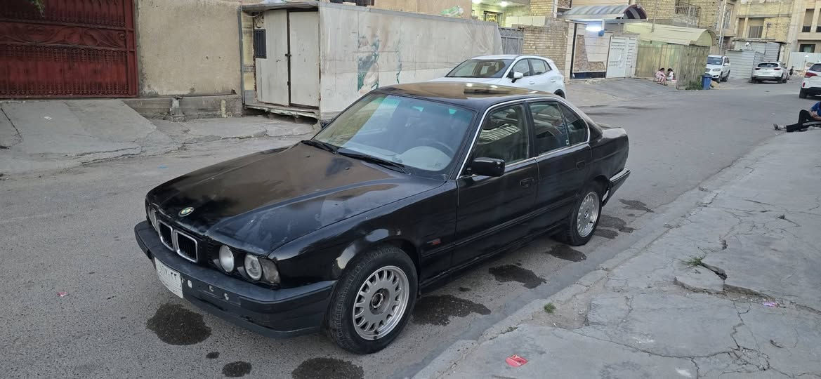 السلام عليكم 
بي ام ١٩٩٠ اسود 
رقم ديالى 
كير ومحرك VVTi 3000
السياره نقصها راديتر تبريد 
الكهربائيات شغاله 
السعر ٣٨ وبيها مجال 
مكان السياره بغداد 
السياره تحويل ثاني يوم مشروع وطني
للاستفسار مع صاحب السياره ***********
