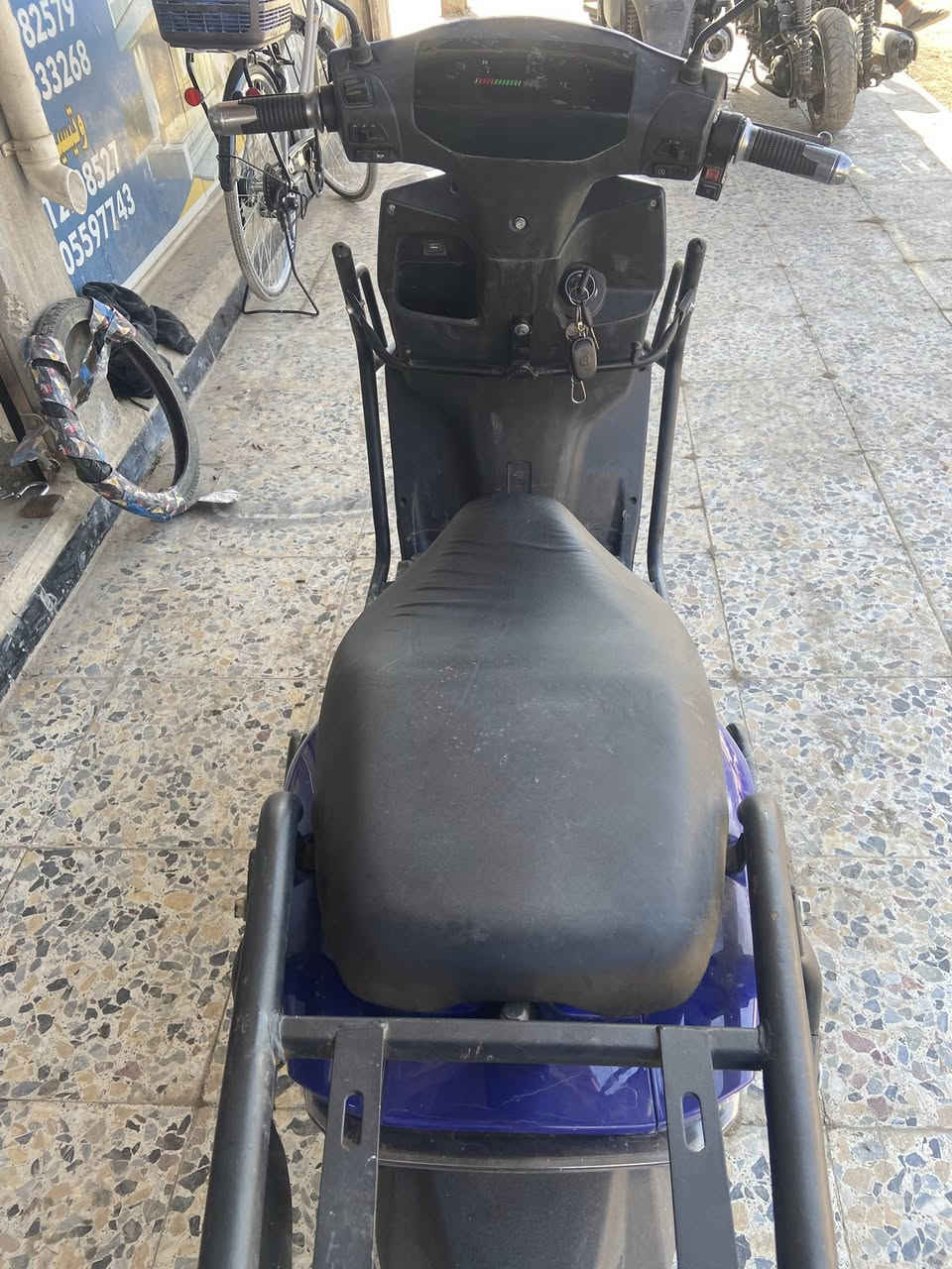 السلام عليكم دراجه شحن للبيع سرعه ٨٠ نظام بك ابرك خلفي امامي هيدورليك. شاد بطاريات تخم جديد صار ٥ ايام السعر ٧٥٠ وبيه مجال. رقم ***********
