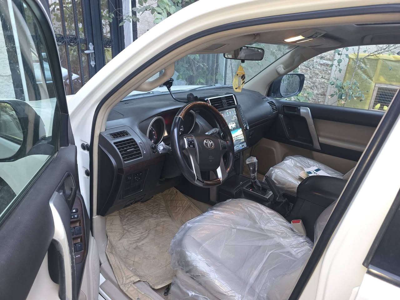 برادو ١٢ محدثة ١٧  بغداد انكليزي باسمي سنوية جديده لل ٣٠ 
مكينة 6 سلندر 4000
بصمة أبواب وجام 
تبريد ٣ قطع 
فتحة سلايت 
دبل تانكي 
نظام ايكو اقتصادي 
حساس خلفي 
كامرة خلفية
شاشة تسلا كبيرة 
السيارة مكفولة من الضربة 
السيارة ماشية ١٤٥٠٠٠ يعني استخدام بيت قليل جدا 
السعر ٢٧٥ مجال بسيط 
مكاني بابل للاتصال ***********
