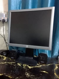 شاشة كمبيوتر • سماعات • الحسينيه