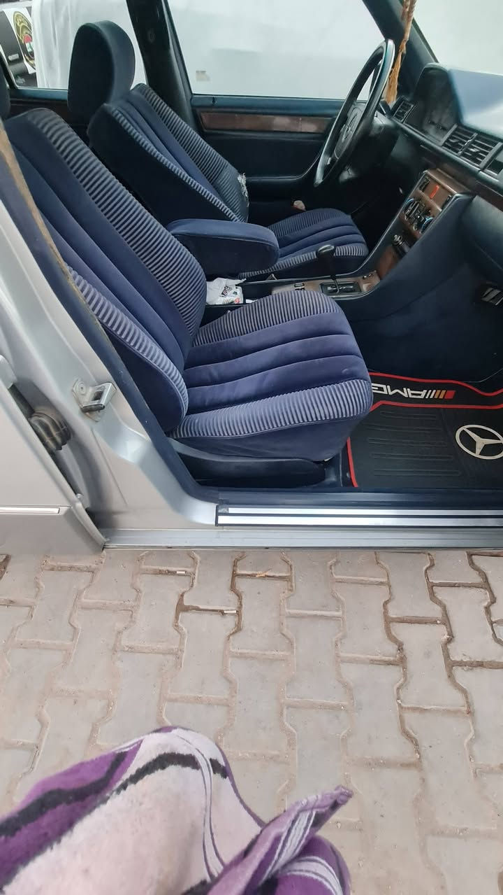 السلام عليكم  مارسدس مديل ١٩٩٢ اصل ٣٢٠ خراطيم اصل للبيع سياريه بلاديه بدون صبغ او ضربه مشروع وطني سنويه ٢٠٢٧ للتواصل عل الرقم بيع مستعجل 
***********
***********
تحياتي لمدير الكروب المحترم
