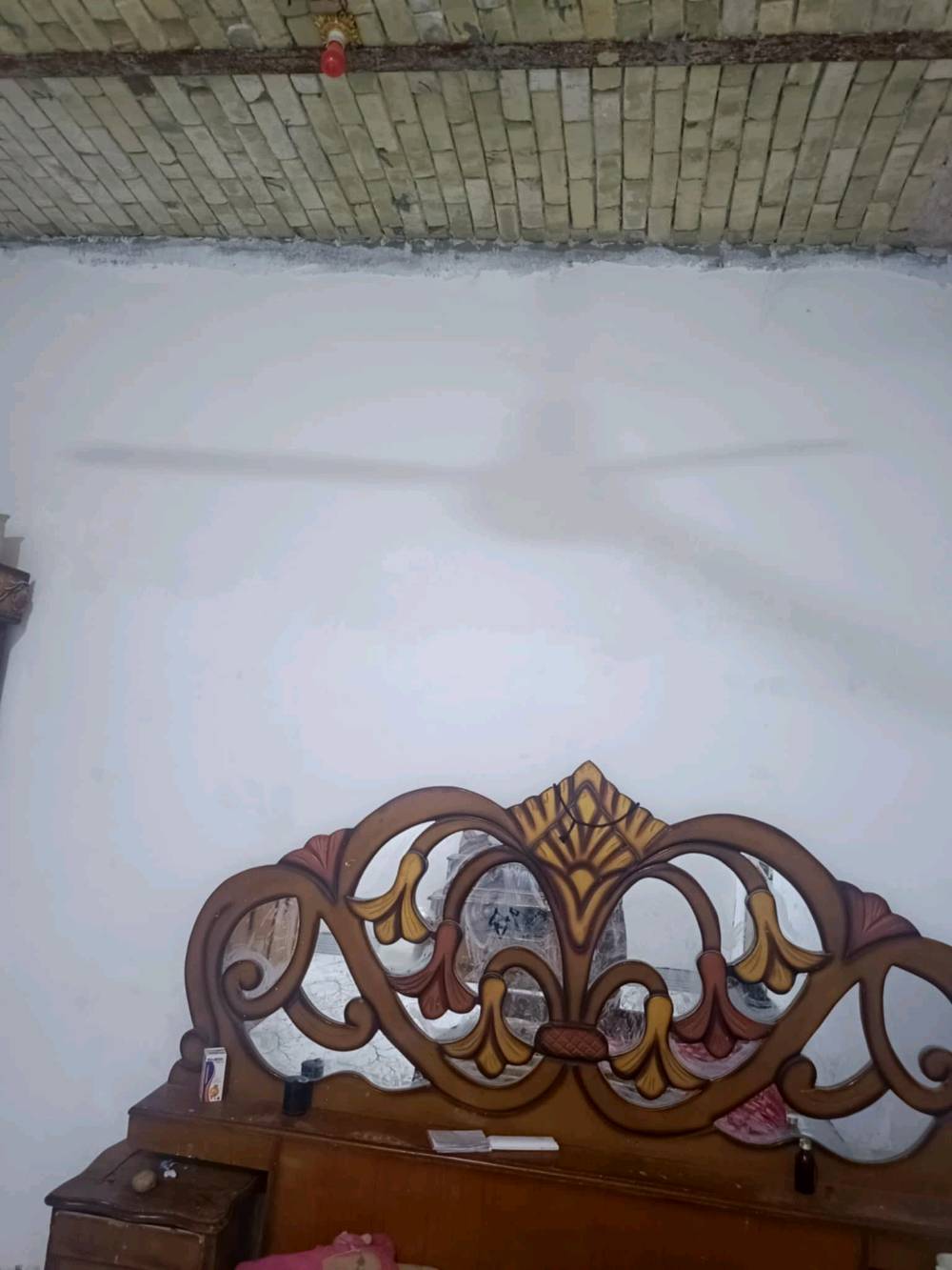 السلام عليكم بيتين للبيع كرمه علي السده مالت الشط منطقه الطوزه واحد مساحه 200 كامل والثاني مساحه 180 نقص الدوانيه بدون سقف والحمامات والمطبخ بدون سيراميك جداري السعر 70 وبيهن مجال قليل رقم الهاتف.   علمن البيت الثاني مامصو ه***********