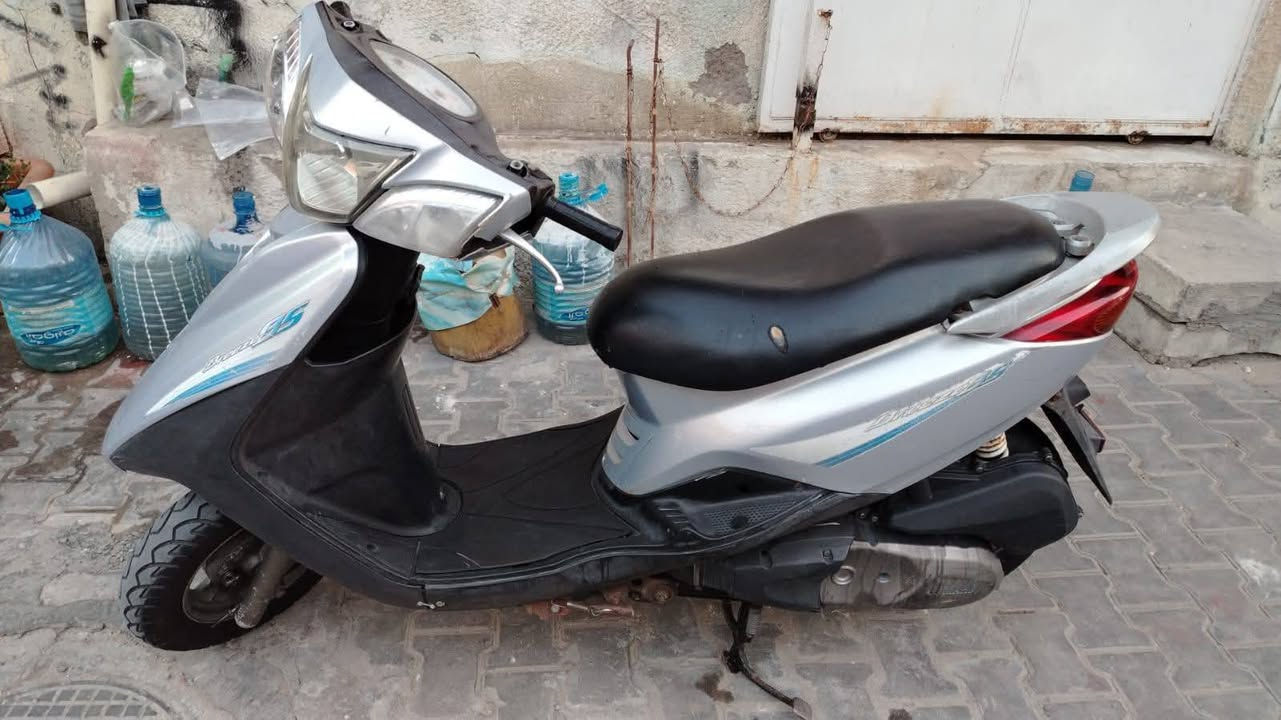 للبيع دراجه بريز بغبغاء نوزل نكره سلف مكينه ناعمه  بيه كفرات مختمه اصليه تايرات جدد كهربائيات شغاله مكاني مدينة الصدر  سعر 850 وبيها مجال حك الجيه ***********
