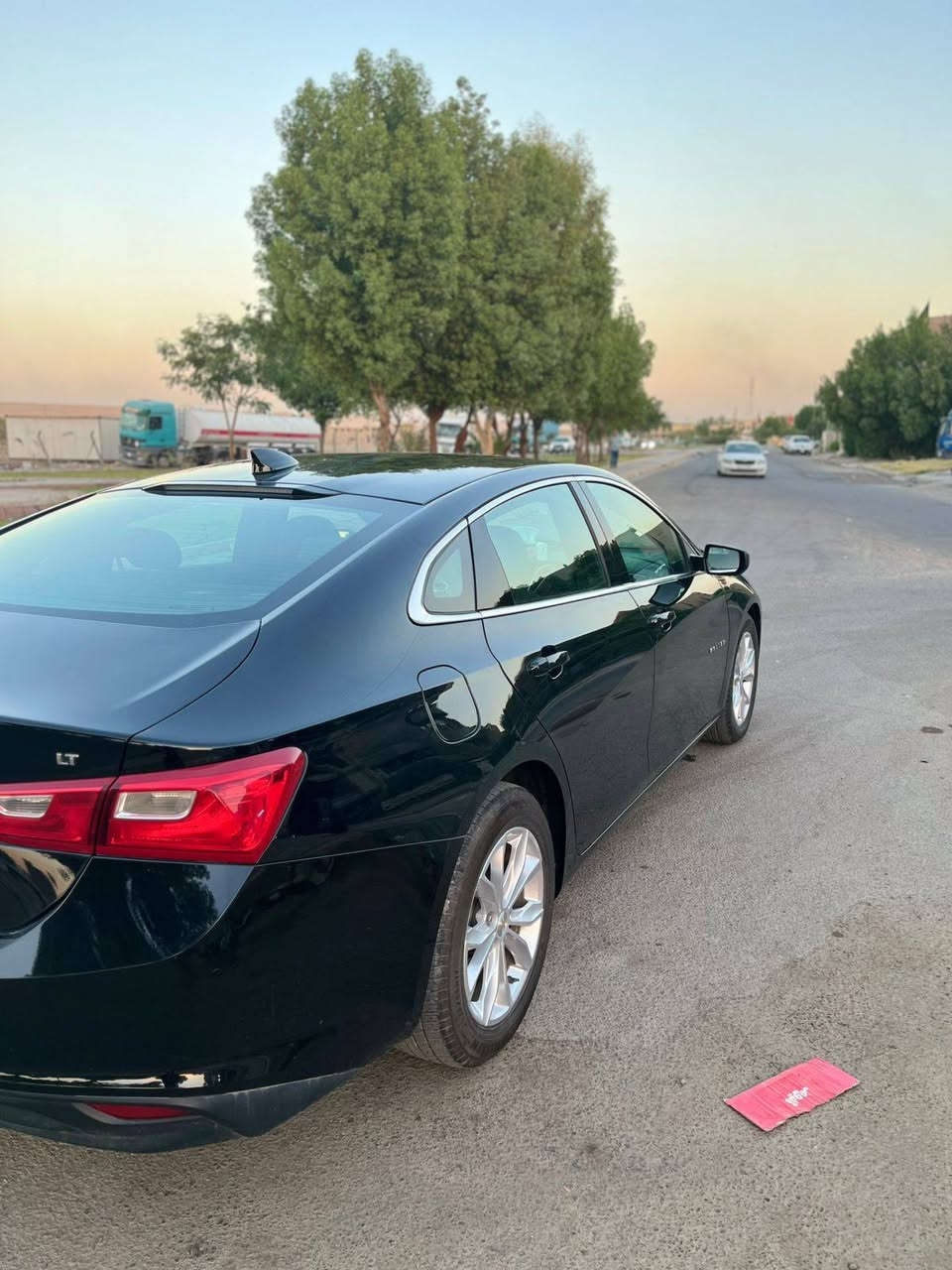 #المركبة : شيفرولية ماليبو موديل 2023 لون اسود
#الضرر : جاملغ وبنيد

•المواصفات :
▪️السيارة : #شيفرولية #ماليبو
▪️المحرك : 1.5L تربو (اربعة سلندر)
▪️حجم الويل : ويل كب البرمير حجم 19 اصل مع طقم تايرات بحالة ممتازة
▪️غرفة السيارة:كشنات السيارة مخمل اسود 
▪️شاشة الدشبول حجم كبير (ايباد) للتحكم بايعازات السيارة
▪️تحكم فول كهرباء لكرسي السائق والراكب
▪️بصمات عدد 2 للابواب مع بصمة جنطة وبصمة تشغيل وتشغيل عن بعد 
▪️تبريد قطعتين امامي وخلفي
▪️تدفئة لكشنات المقدمة
▪️سستم صوت
▪️تحكم ستيرن جهتين بلوتوث وحاكية وكروس سرعة وتحكم صوت 
▪️نظام ABS مانع انزلاق
▪️السيارة جديدة وبوضع الشركة.

السعر المطلوب : 132 ورقة مع المجال
 
الاتصال على : ***********
بغداد- الدوره
