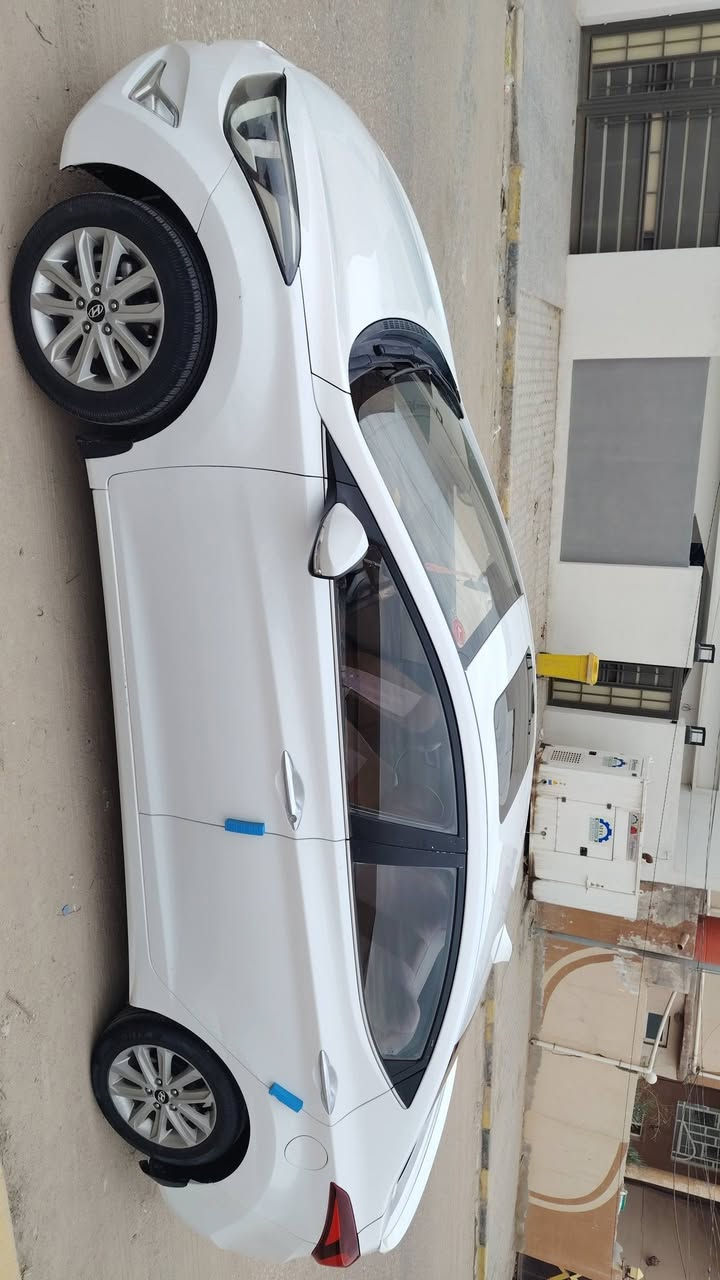 الانترا مديل ٢٠١٦ فول موصفات من عدا البصمه سياره كلشي ماعيزه بس بيه قطعه وحده البنيد مبدل سعر ١٢٨ وبيه مجال  *********** مكاني نجف
