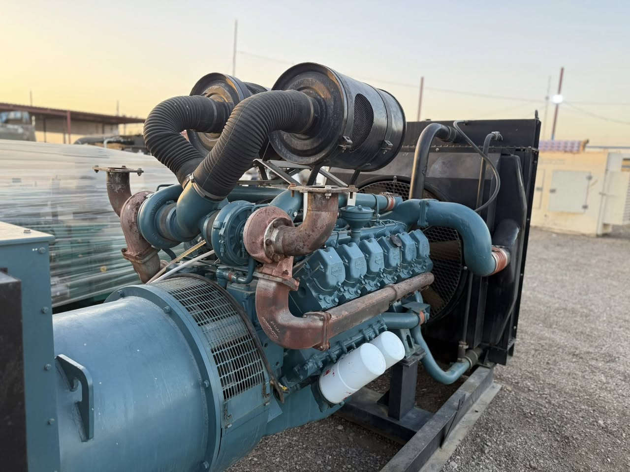 السلام عليكم
للبيع مولد نوع دايو دوزان  كوري V12

دبل سوبر 

التوليد استامفورد 625KVA

موديل 2015

عدد ساعات التشغيل 780ساعة فقط 

 سيطرة حديثة متطورة (برودكشن)إطفاء وتشغيل ذاتي فول اوتماتيك المولد 

شرط الحمل

 المحرك غير مفتوح 🔓 

العنوان-بابل -شوملي 

للاستفسار الاتصال ع الأرقام التالية 

***********/***********

علماً يتوفر لدينا من ال١٠كيفي إلى ٧٥٠
