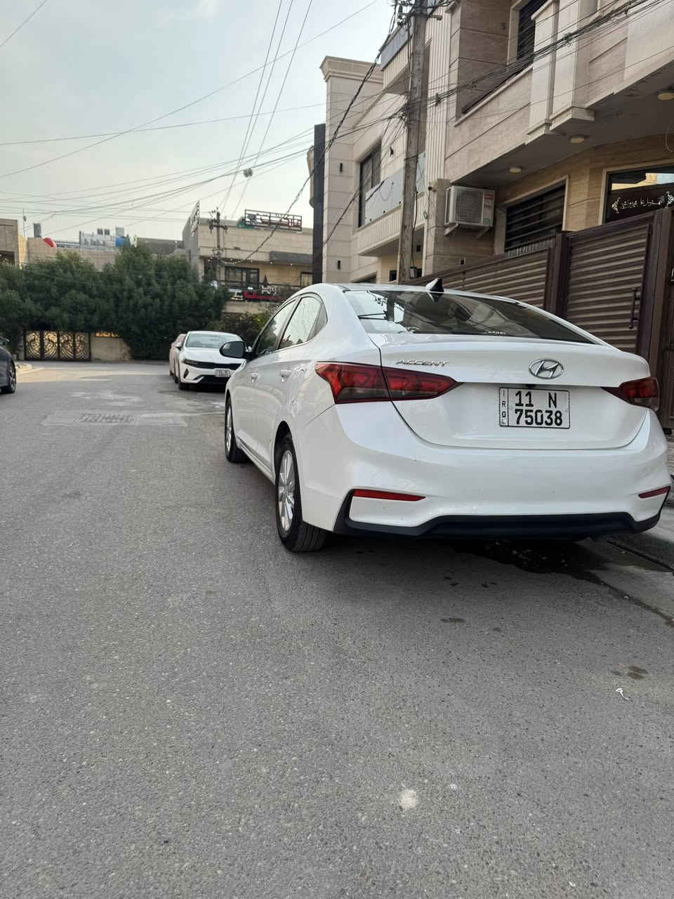 اكسنت موديل 2020 سياره جديده بمعنه الكلمه ماشيه 32 الف حقيقي مال بيت استعمال شخصي اي نقص مابيه 
مكان السياره بغداد المنصور ورقمه بغداد الجديد 
السعر 128 وبيه مجال  ***********
