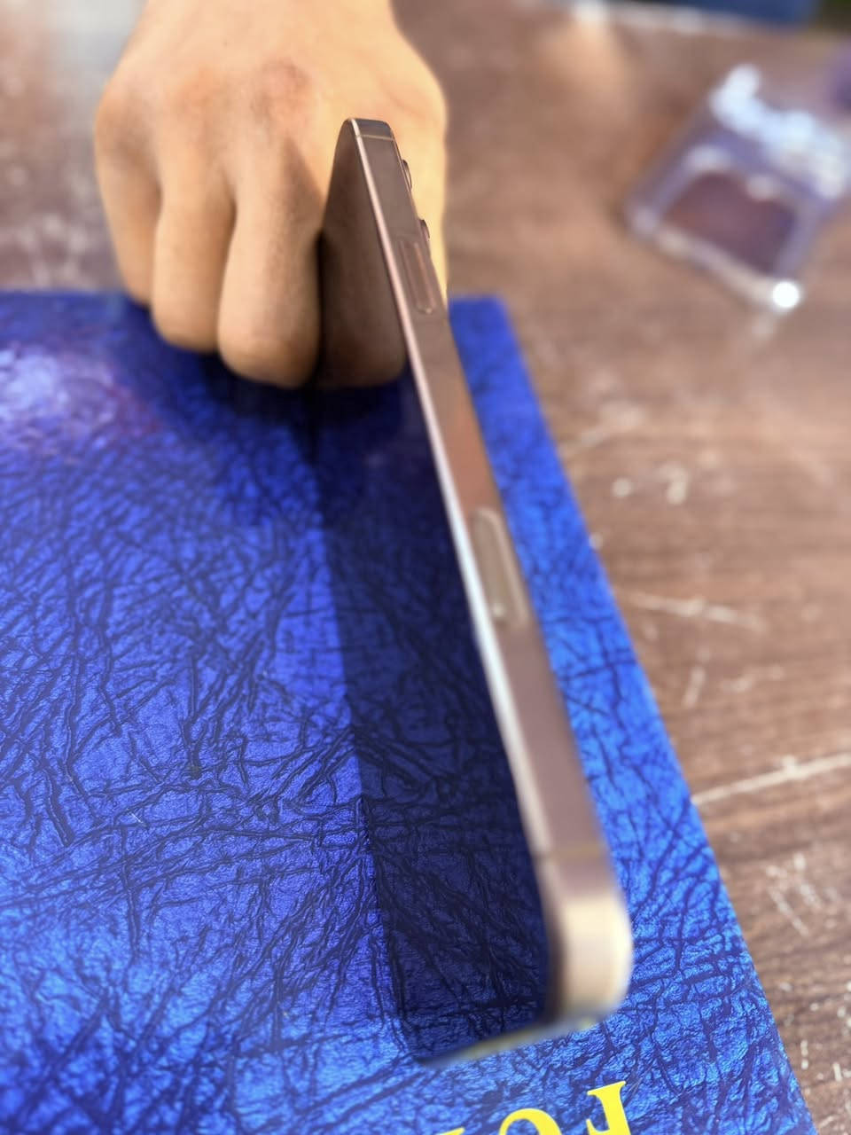 ايفون ١٦ برو ماكس ذاكره ٢٥٦ لون صحراوي دزرت  بطاريه 90 جهاز جذاً نظيف لا شخط ولا اي ملاحظه بي وبدون فتح او اي تصليح السعر مليون و 300 وبي شي بسيط 
***********
بغداد العامرية
