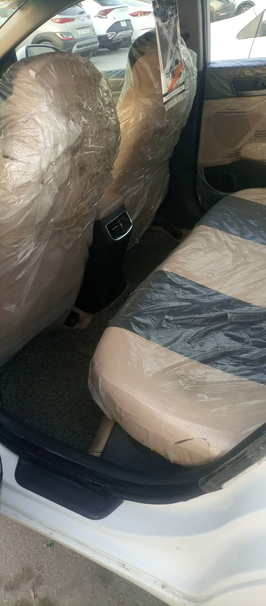 سلام عليكم للبيع النترا خليجي موديل 18
رقم بغداد نكليزي 

سيارة جديدة  بمعنئ الكلمه

فول مواصفات عدا البصمة 

ماشيه 151

محرك 2000 دوش

فتحة سقف 

يدات نيكل 

مري شفط

ويل كب عدد 5 حجم 17

سويج عدد 1

تبريد قطعتين 

ثلاث أنظمة قيادة 

لدات نهاري ليلي

كامرة خلفي

شاشة كبيرة اندرويد 
السيارة(بيها صبغ3قطع)

السعر ١٣٠وبيها مجال مكان السيارة, شارع فلسطين
***********
