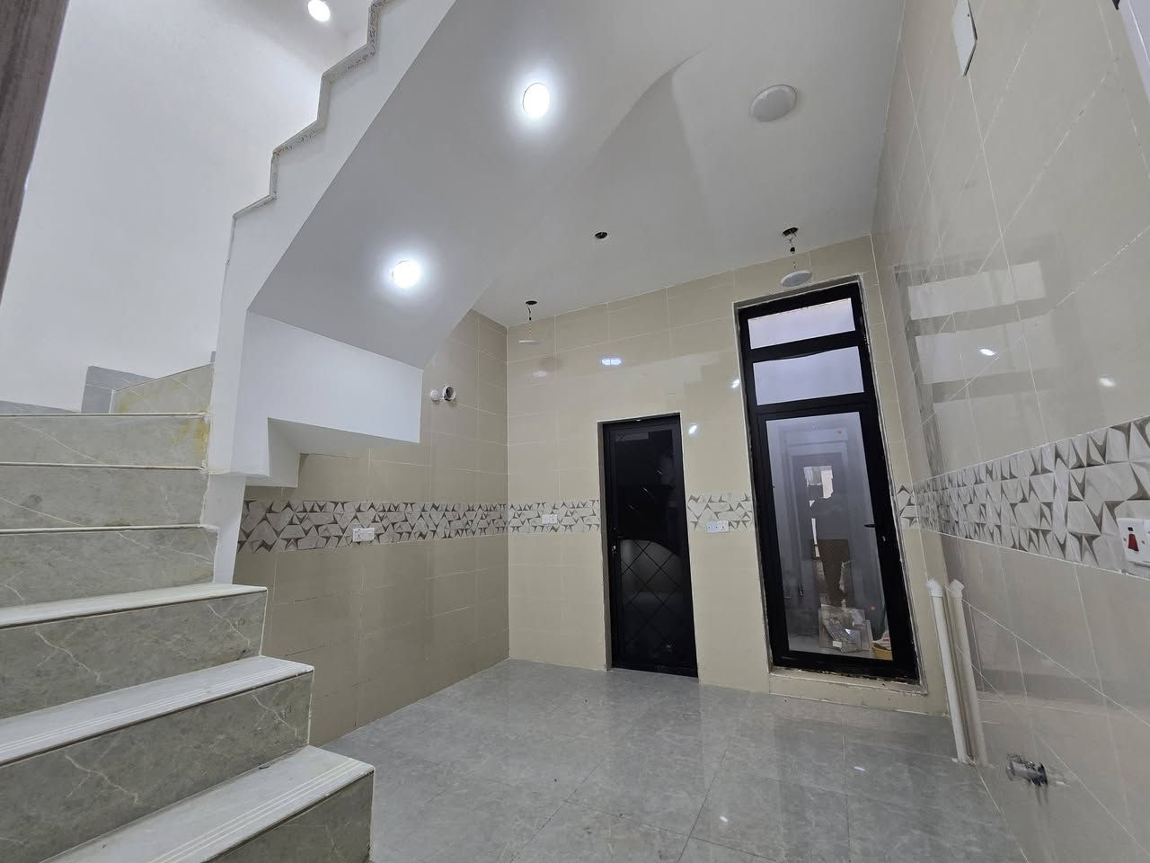 🏡 دار جديد للبيع _السيدية خلف جامع إبراهيم الخليل
📐 المساحة: 50 م²
🛏 3 غرق نوم
📍 موقع درجة أولى
💰 السعر: 240 مليون دينار عراقي (قابل للتفاوض)
📞 للاستفسار: (رقم الهاتف)
      ***********
