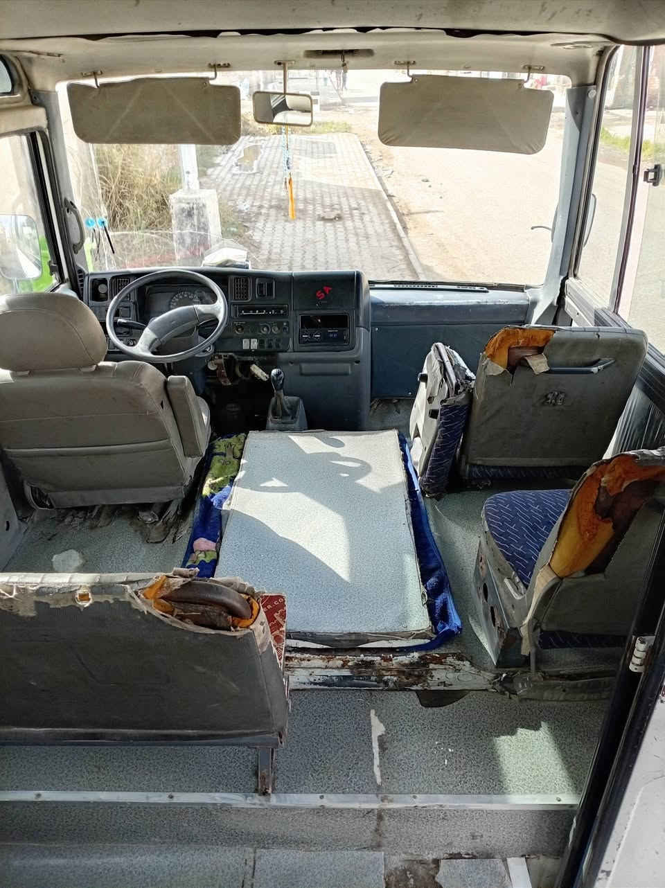 السلام عليكم كوستر نيسان2002للبيع او مراوس مكينه وكير كرنفال للاستفسار الاتصال ***********
