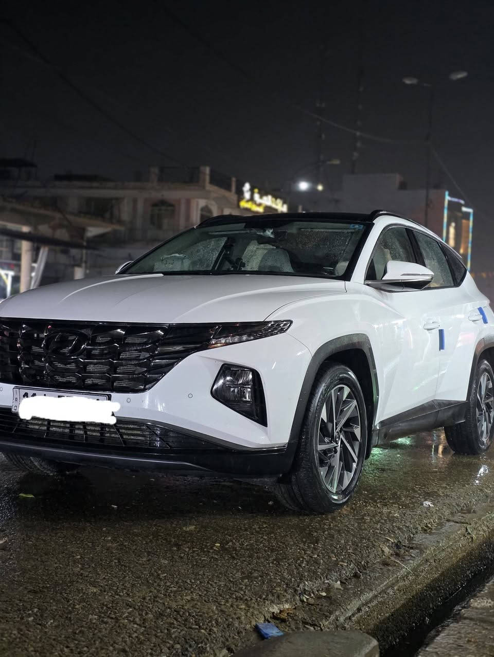 السلام عليكم 
توسان ٢٢ خليجي 
رقم بغداد باسمي 
مكفولة فول مواصفات ١/١
معروفة مواصفات الفول 
سيارة نظيفة وجديدة ع ايدي 
كير مكينة حدادية ع وضع الشركة 
والاطارات جدد ياباني 
السيارة ما ناقصه برغي ومعتني بيه 
مكانه الكوت 
*********** واتساب واتصال 
*********** اتصال فقط
