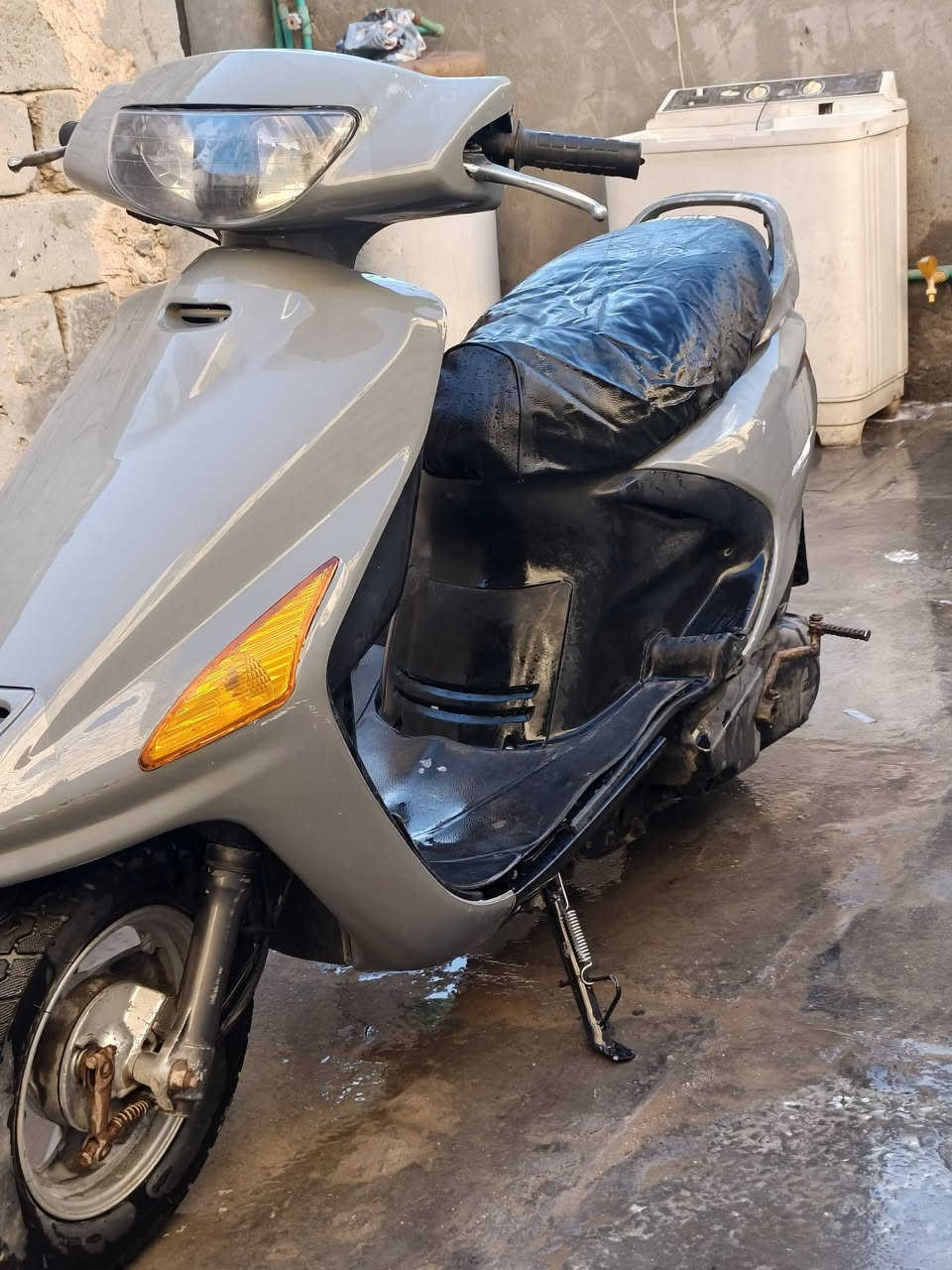 السلام عليكم دراجه فراشه مستخدمه ما مفتوحه شغاله سلف هندر كهربائياتها اشاير هورن شغاله تايرات ستوني مبدل جديد دراجه حلوه وناعمه ما دخن بس الدبلات الاماميه ما يشتغلن رايدها ب ٣٠٠ مكاني الديوانية الحضارة وهذا رقمي ***********
