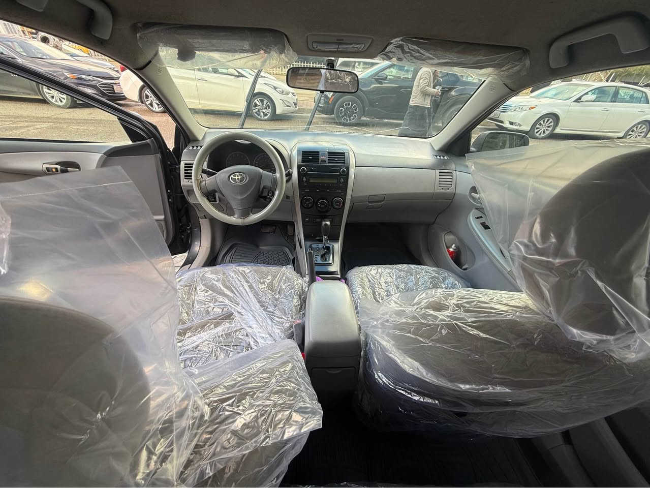 سلام عليكم للبيع كورولا موديل ٢٠١٠ كندي محرك جبير سيارة ضررها بونيت و جاملغ و مصبوغة عام جمالية فقط سيارة كير محرك شرط محرك ممفتوح جديد تخم تايرات جديد صدر امامي جديد تبريد تدفئة شغال دفتر بانزين بيها و بسمنا السيارة تحويل وكالة شرط سيارة بدون نواقص عنواني كركوك  السعر (93)  و بيها مجال قليل *********** كركوك, العراق
