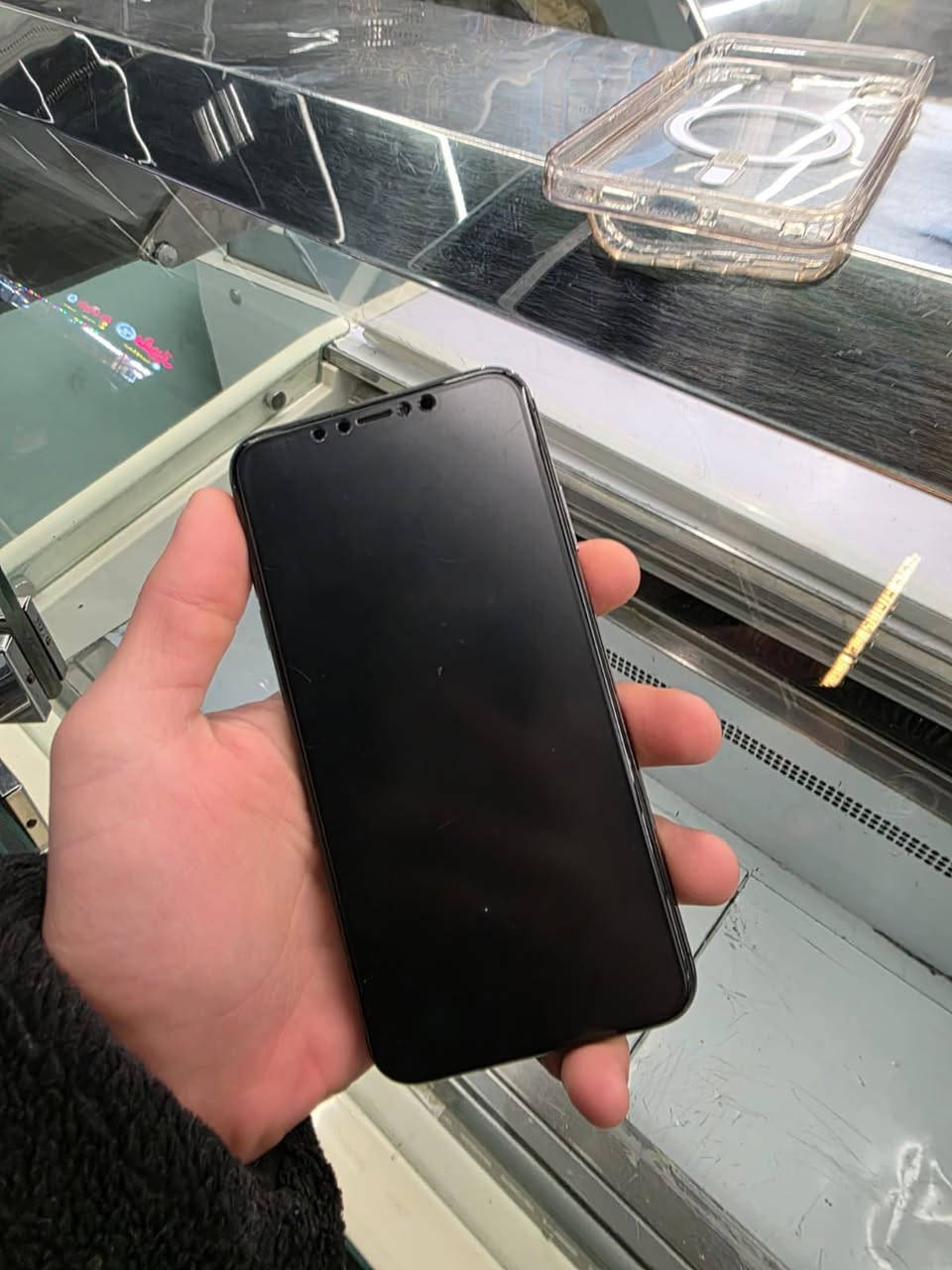 سلام عليكم ايفون x max ذاكره256 مبدل فقط بطاريه او شرط مايصيرف شحن اصلي. مراوس ويه  ايفون ١٢ برو او برو ماكس 
ويه كفرات ثنين ***********واتساب فقط او موچود خاص
