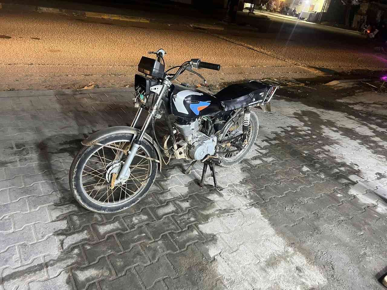 سلام عليكم دراجه للبيع رقم او سنويه المكان البصره تنومه الرقم ***********
