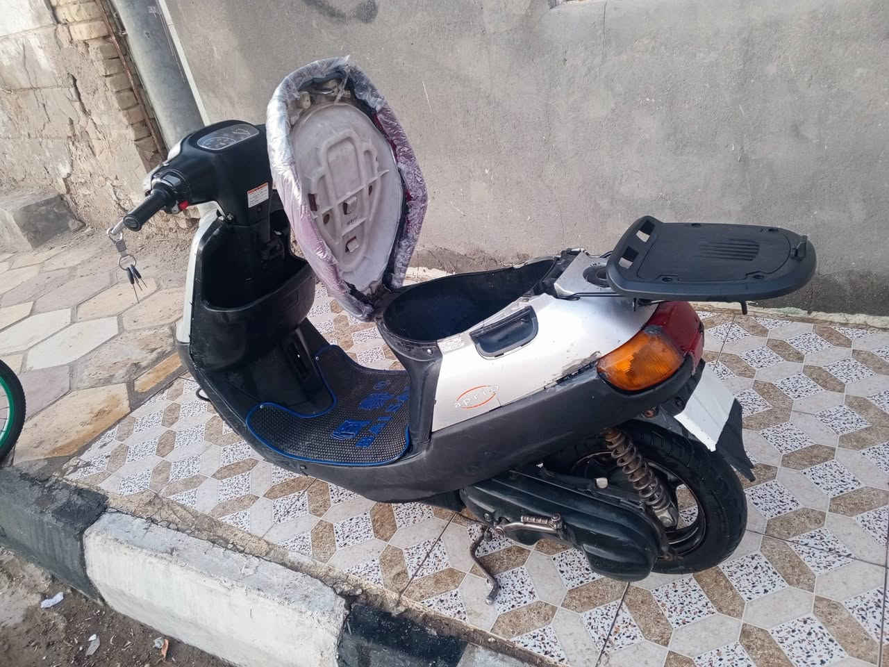 السلام عليكم دراجه للبيع تبدل بستم الاصلي مال حلوي. دراجه نظيفه ***********
