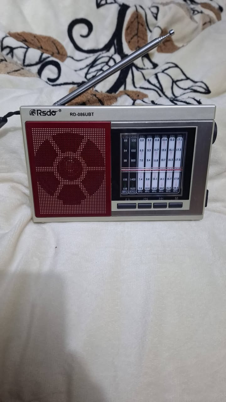 للبيع راديو ثمانيه موجات مع موجه FM  يشتغل بيه رام وفلاش ويكنك عالموبايل جديد بالكارتونه الاتصال ***********
***********
