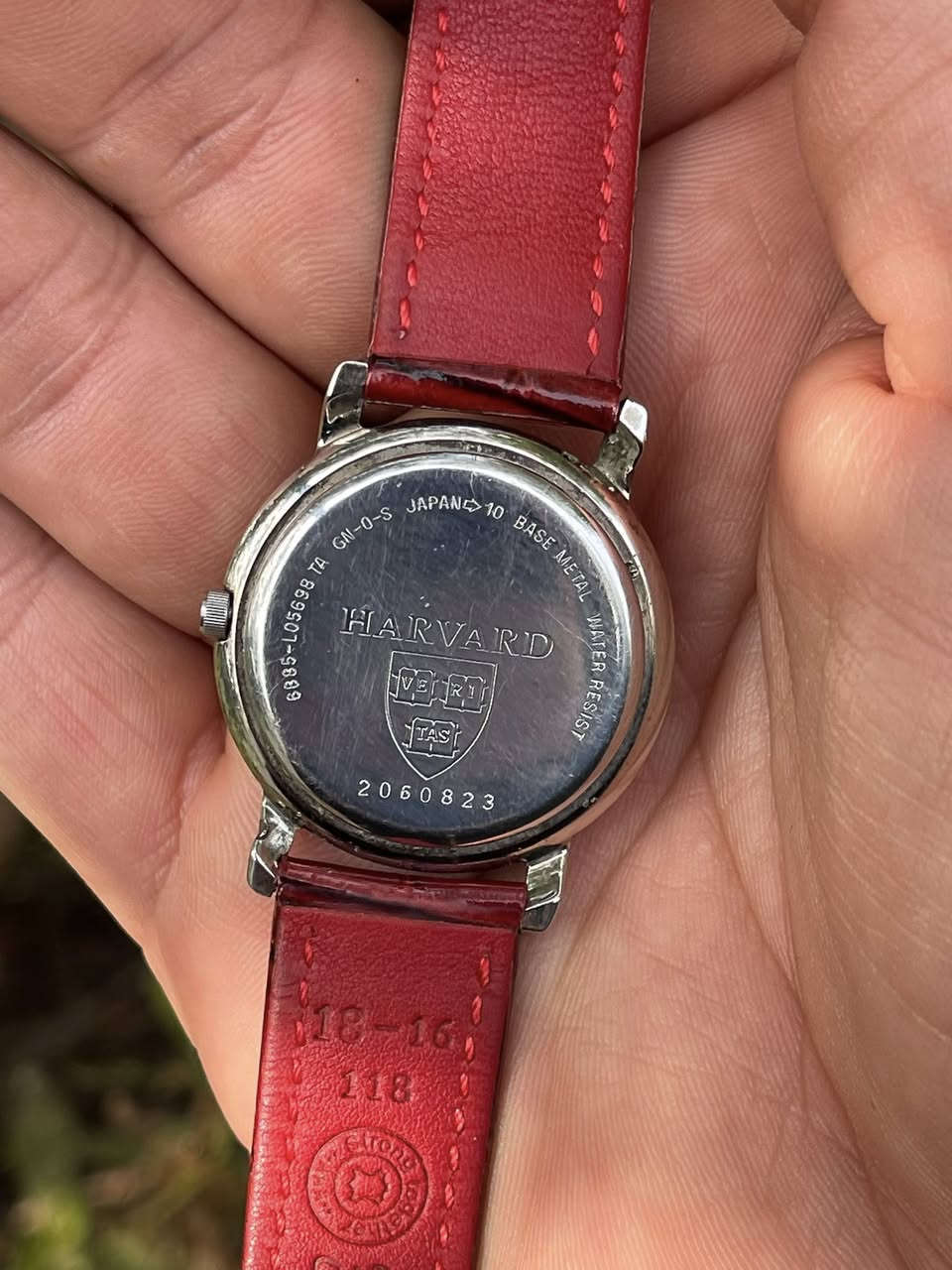 سلام عليكم ساعة فنتج ياباني قديم
كلاسك نضافة تامة صنعت خصيصة جامعة هارفارد اليابانية 
ساعة تحتوي على مراحل شمسي قمري 
عرض منفذ تاريخ 
سنل ستيل 
قطر 34فنتج 
سعر ٤٥
عنواني بغداد الدورة يوجد توصيل بغداد ولكل العراق 

***********
