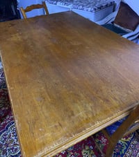 ميز صاج • ٤ كراسي • ٢م