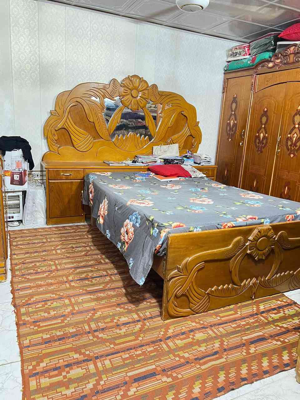 السلام عليكم بيت تجاوز لبيع مساحه 180 غرفه وصاله ومطبخ ناصريه حي التضحيه ***********
